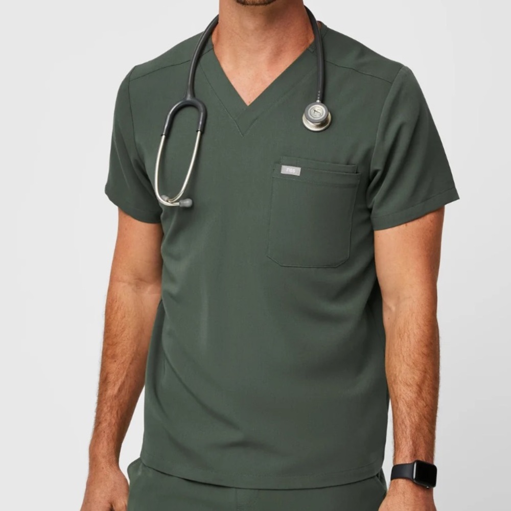 FIGS Men’s Leon Three-Pocket Scrub Top - Size XL